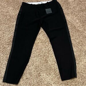 Belle Vere Women's Black Cropped Pants